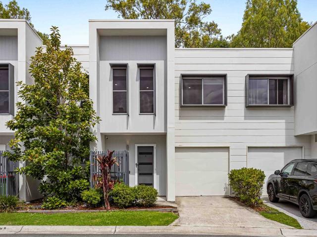 Townhouse for sale in Fernbrook, Queensland