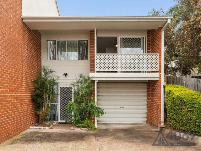 Townhouse for sale in Kenmore, Greater Brisbane
