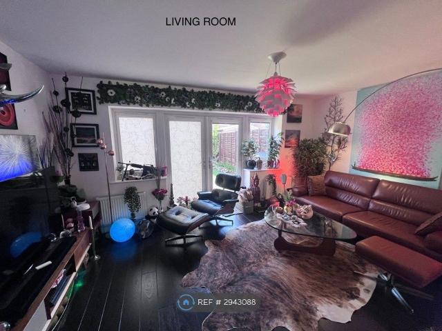 House for rent in Elm Park, Greater London