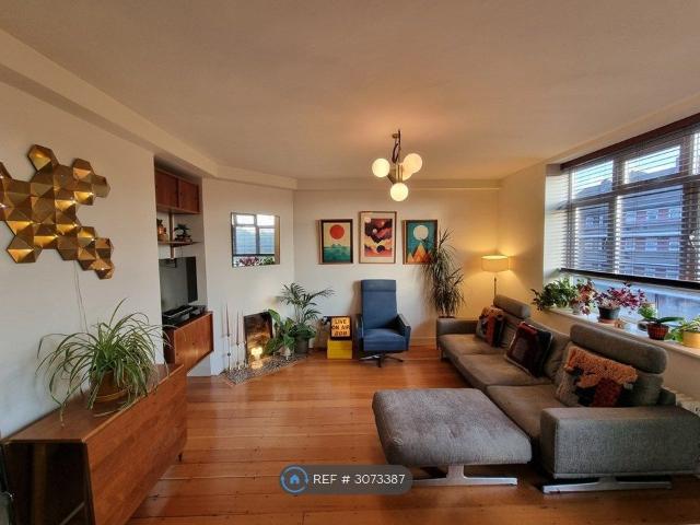 House for rent in Clapton Park, Greater London