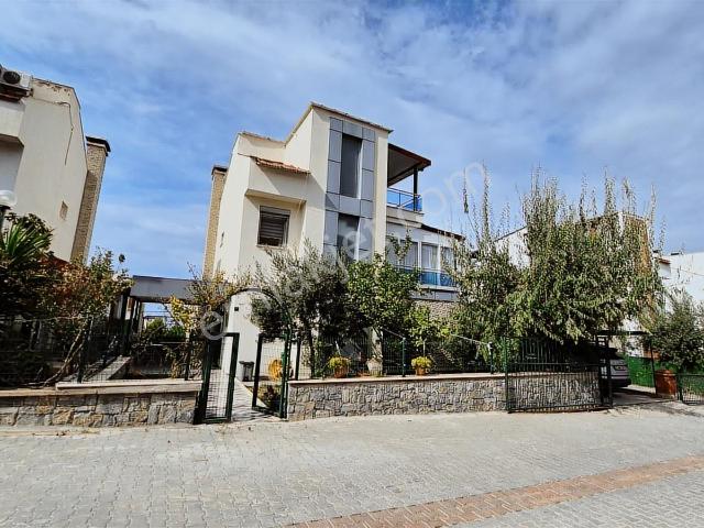 Türkmen Mahallesi, Kuşadası içerisinde satılık Villa