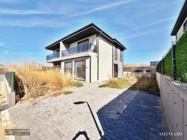 Karacakaya Mahallesi, Yenimahalle içerisinde satılık Villa