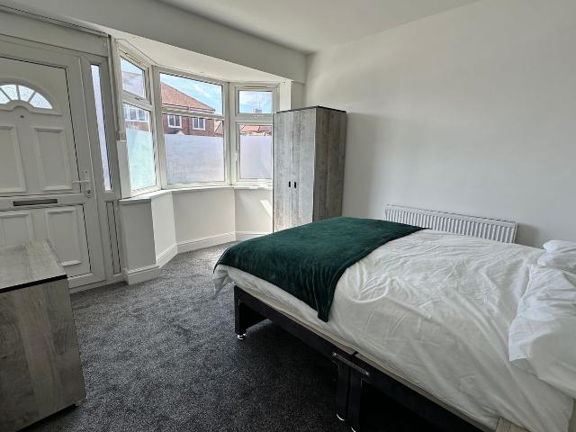 Room for rent in Stocking Farm, Old Wharf