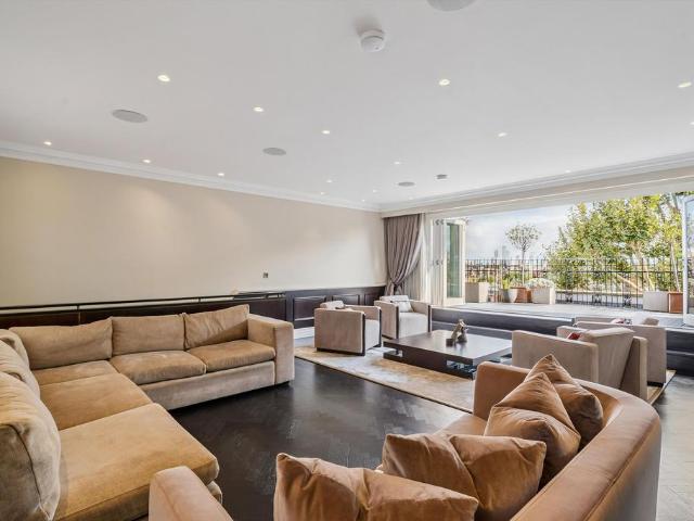 Apartment for rent in Chelsea, Greater London