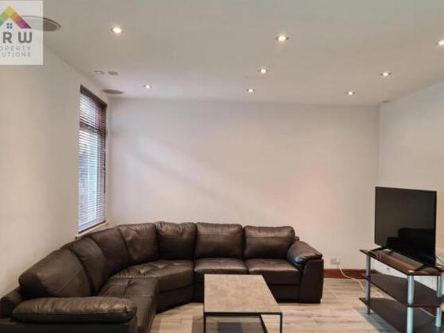 House for rent in Calderstones