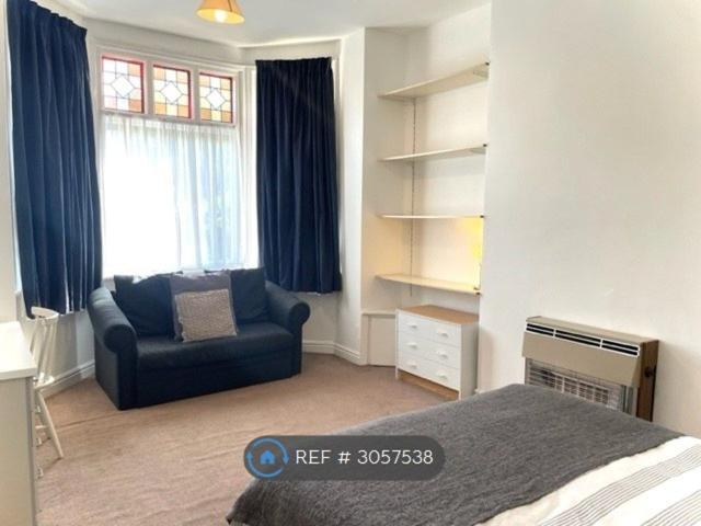 Studio for rent in Ladybarn, Manchester