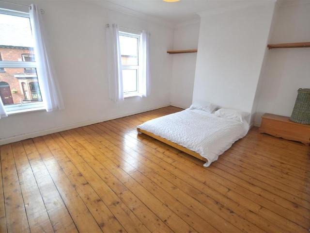 Room for rent in Heaton Park, Bury