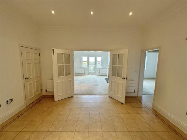 Apartment for rent in Ripley Springs, Runnymede