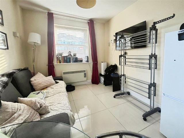 House for rent in Row Town, Surrey