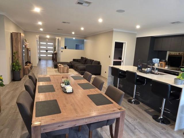 Room for rent in Eglinton, Western Australia