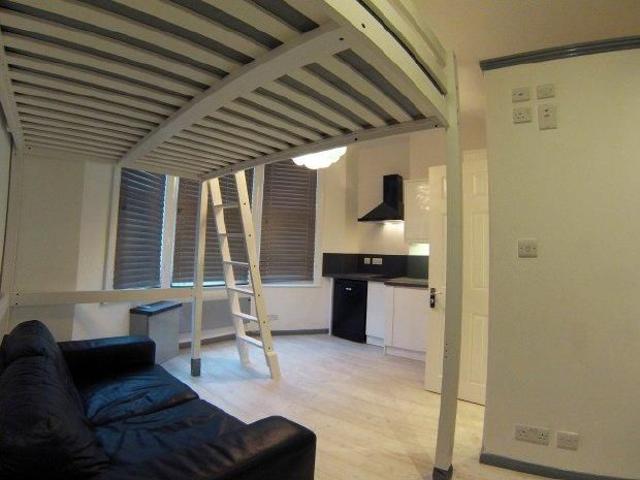 Studio for rent in Queen's Park, Brighton & Hove