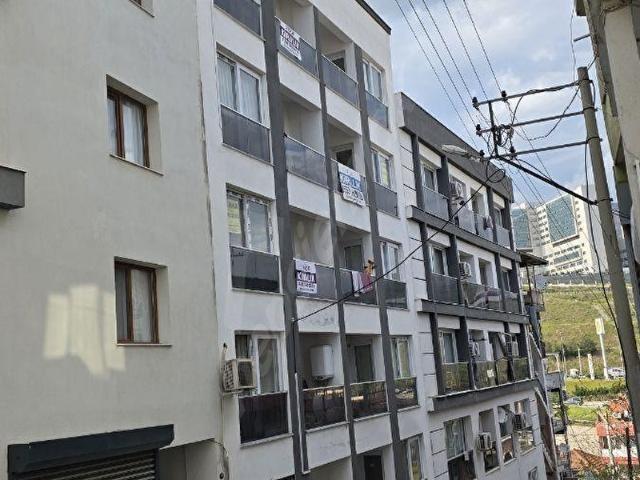 Bayrakli, İzmir içerisinde satılık mülk