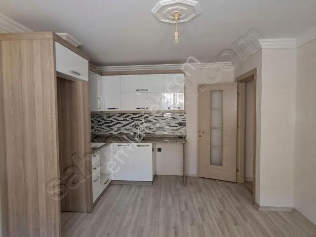 Refik Şevket İnce Mahallesi, Bayraklı içerisinde kiralık mülk