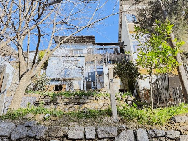 Karabağlar, İzmir içerisinde satılık Bina