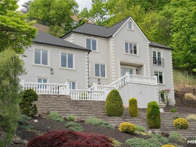 House for sale in Cedar Grove, New Jersey