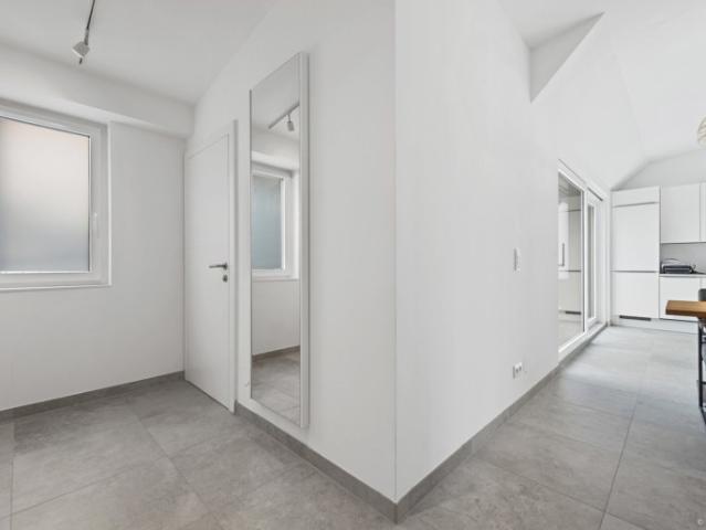 Dachgeschosswohnung kaufen in Meidling, Wien