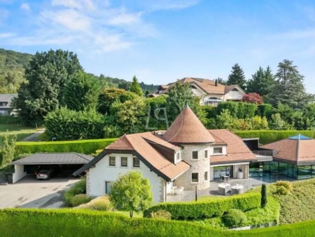 Haus kaufen in Givrins, Waadt