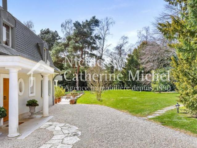 Haus kaufen in Coppet, Waadt