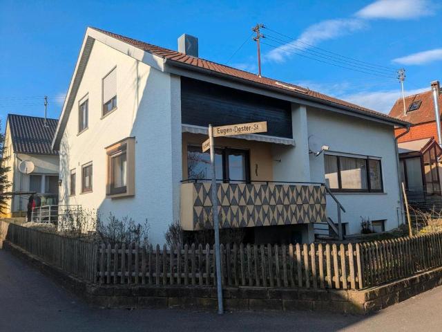 Haus kaufen in Sachsenheim, Sport- und Schulzentrum