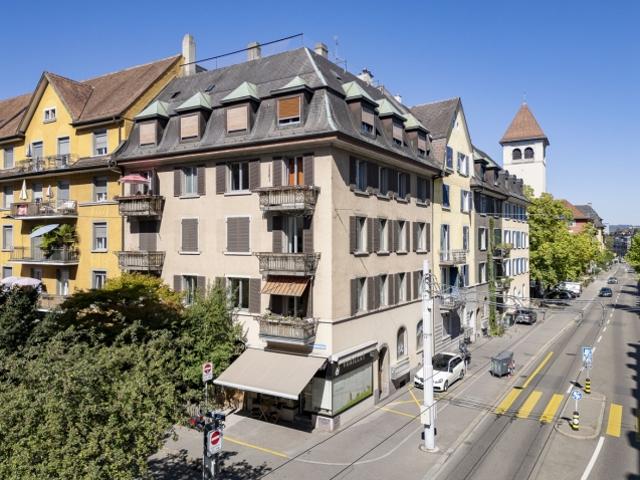 Mehrfamilienhaus kaufen in Einigen, Zürich