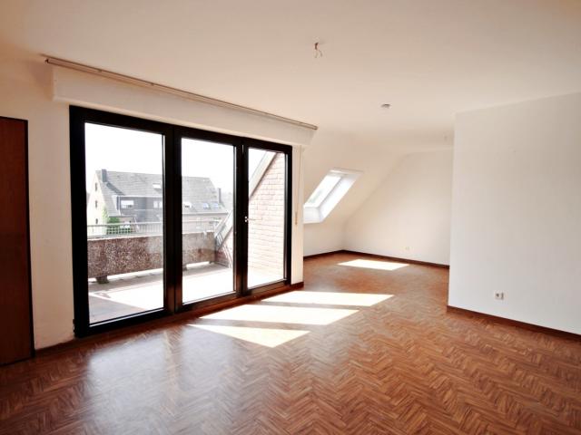 Dachgeschosswohnung kaufen in Gellep-Stratum, Krefeld