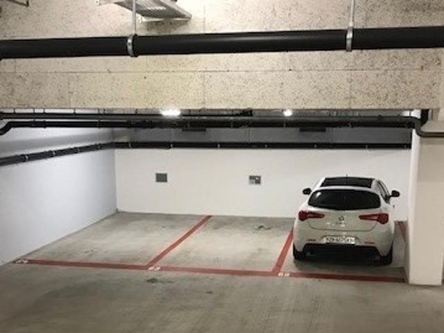 Garage mieten in Einigen, Zürich