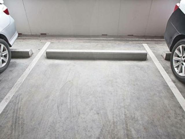 Garage mieten in Einigen, Zürich