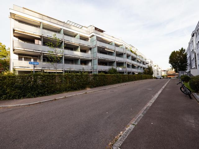 Garage mieten in Einigen, Zürich