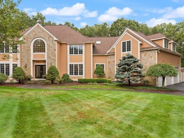 House for sale in Sharon, Norfolk County