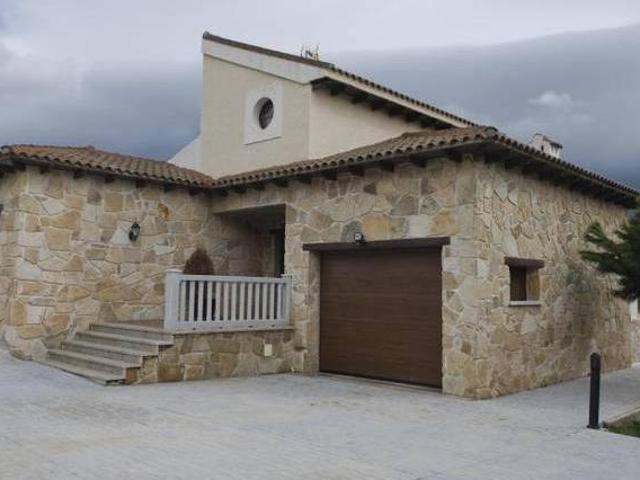 Casa en alquiler en El Berrueco, Madrid