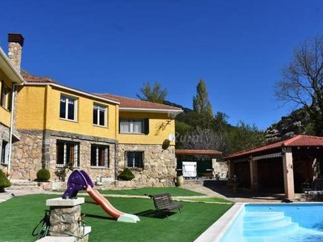Casa en alquiler en Valdemanco, Madrid