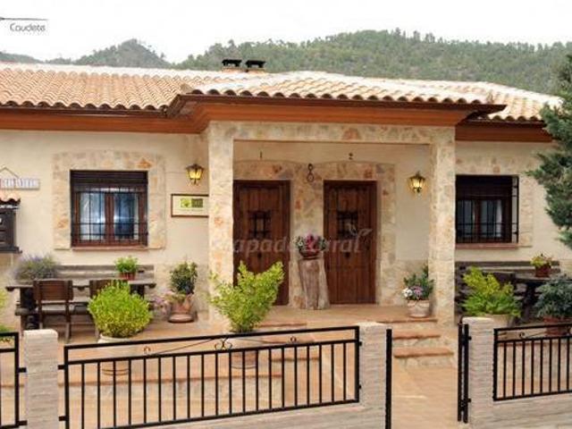 Casa en alquiler en Molinicos, Castilla-La Mancha