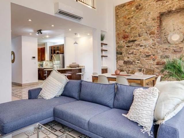 El Pasado del Casco Viejo se Encuentra con la Elegancia Presente