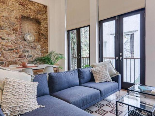 El Pasado del Casco Viejo se Encuentra con la Elegancia Presente