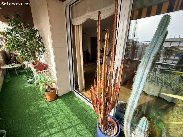 Piso en venta en La Buhaira, Sevilla