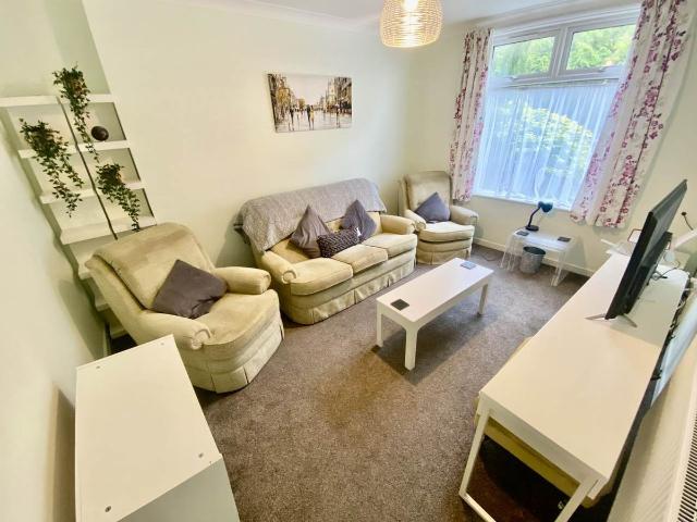 Apartment for rent in Coedffranc, Jersey Marine
