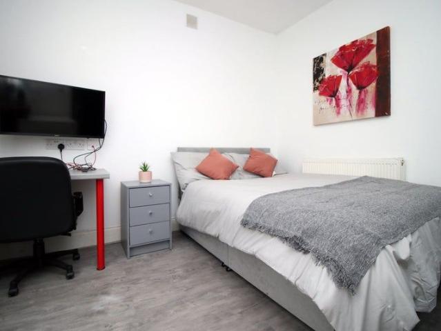 Room for rent in Coedffranc, Jersey Marine