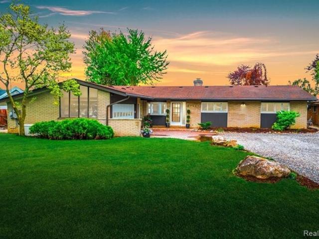 House for sale in Grosse Ile