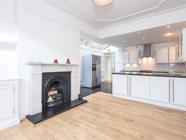 House for rent in Southfields, Greater London