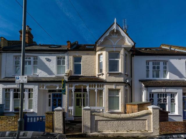 Apartment for rent in Southfields, Greater London