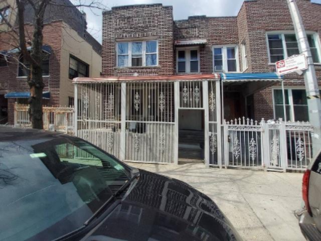 House for sale in The Bronx, Arverne