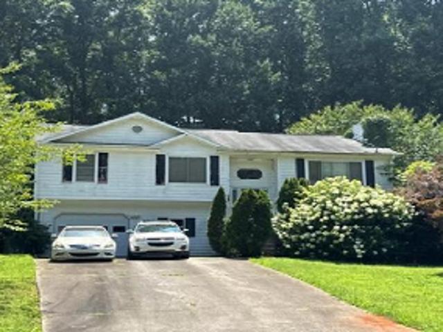 House for sale in Flowery Branch, Georgia