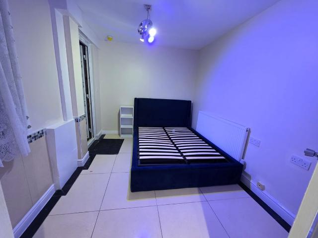 Room for rent in London Borough of Hounslow, Heston