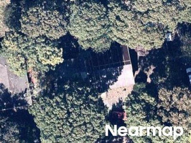 House for sale in Mastic