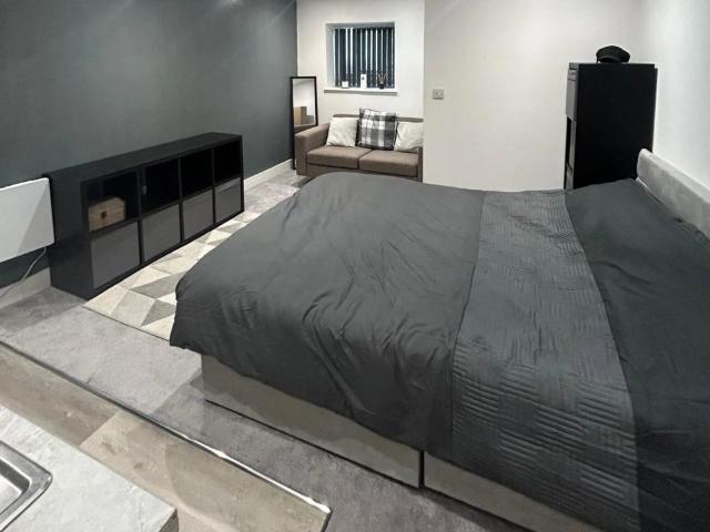 Studio for rent in Caldermill, East Midlands