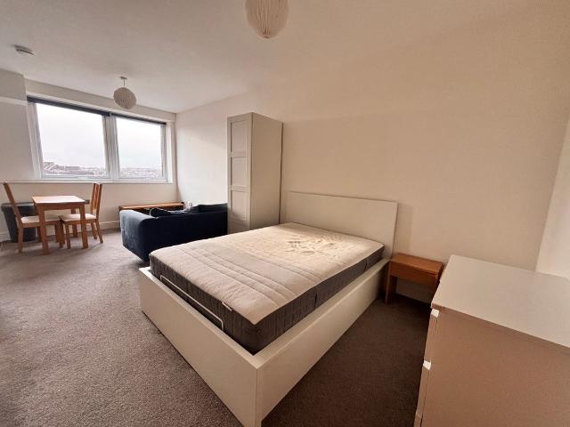Studio for rent in Rodbourne, Swindon
