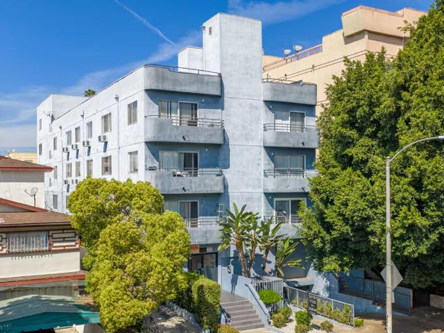 Apartment for rent in Canoga Park, California
