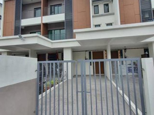 Townhouse for rent in Petaling, Subang Jaya