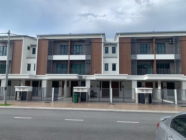 Townhouse for rent in Petaling, Subang Jaya