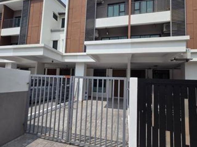 Townhouse for rent in Petaling, Subang Jaya